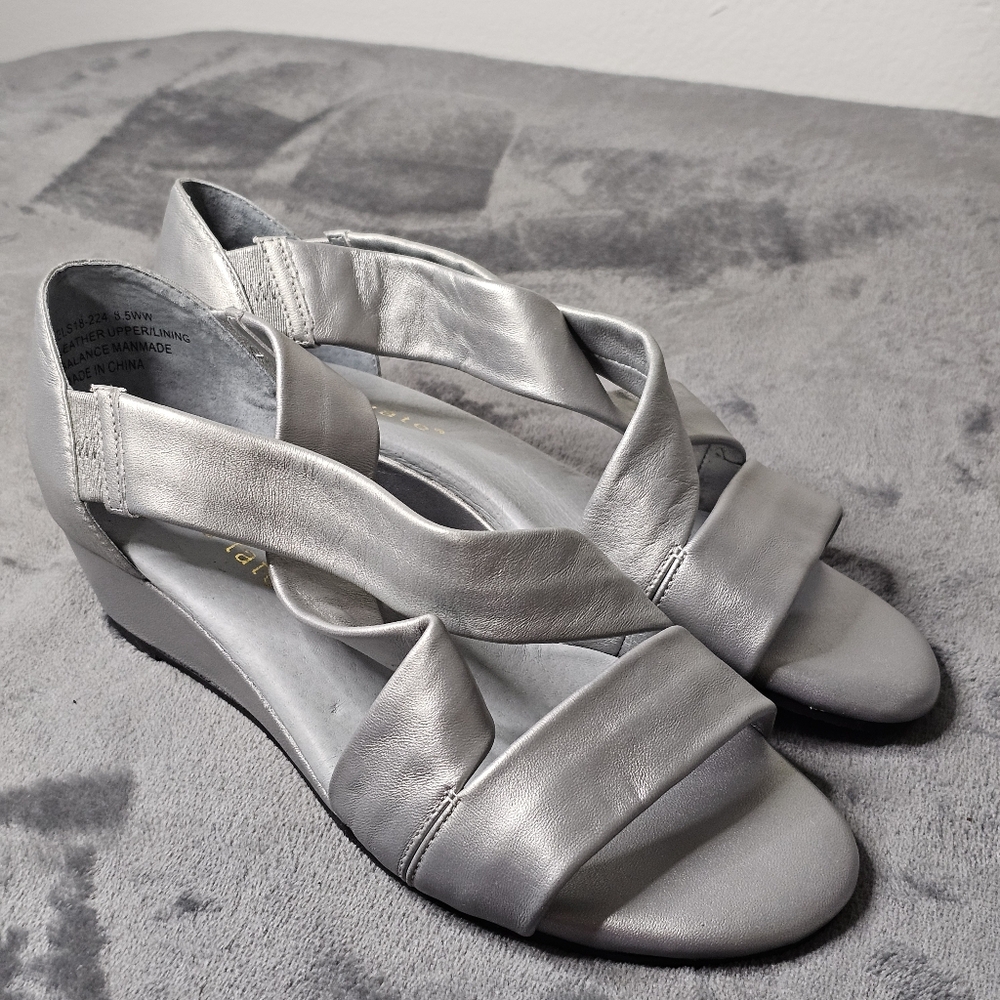 David Tate Silver Women's Wedge Sandals Size 8.5WW. Leather Upper